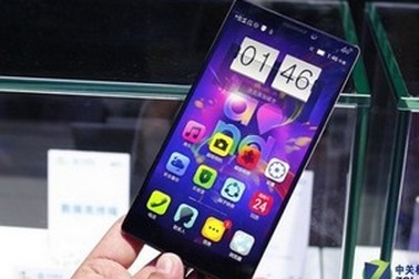 Smartphone màn hình 2K đầu tiên của Lenovo chính thức trình làng