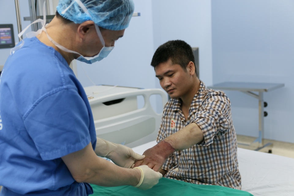 Hy vọng thắp lên từ ca ghép chi thể từ người cho sống đầu tiên ở Việt Nam - 8 Hy vọng thắp lên từ ca ghép chi thể từ người cho sống đầu tiên ở Việt Nam - 8