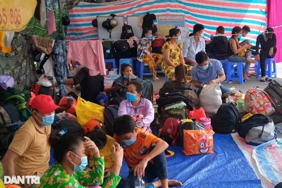 Nghìn người mắc kẹt trên đường: Các tỉnh miền Tây đón công dân như thế nào? - 5 Nghìn người mắc kẹt trên đường: Các tỉnh miền Tây đón công dân như thế nào? - 5