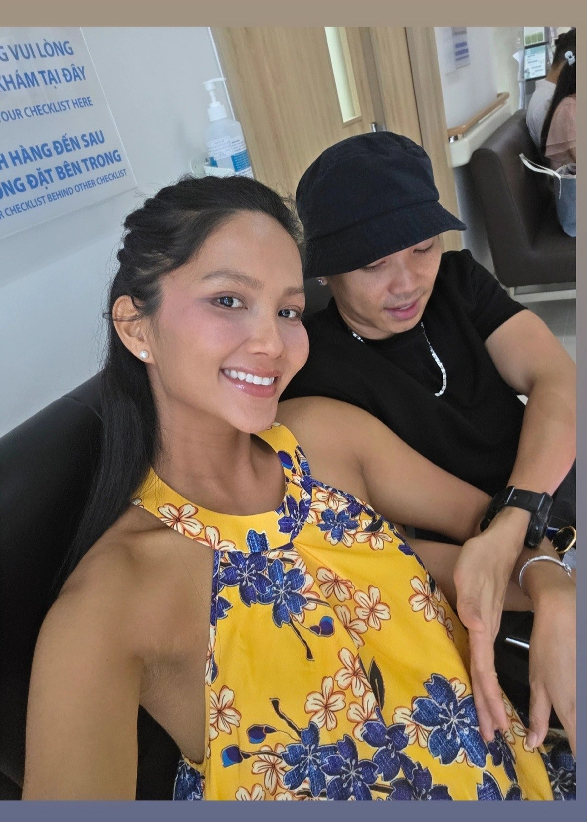 H’Hen Niê nói gì khi bầu vượt mặt vẫn mặc gợi cảm, đi giày cao gót? - 12 H’Hen Niê nói gì khi bầu vượt mặt vẫn mặc gợi cảm, đi giày cao gót? - 12