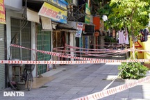 Cận cảnh khu cách ly hơn 2.000 người với nhiều lớp hàng rào ở Thanh Xuân