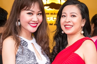 Bất ngờ với nhan sắc của vợ "tam ca nhạc đỏ" Trọng Tấn, Đăng Dương, Việt Hoàn