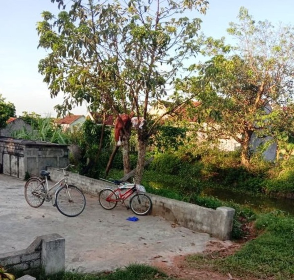 Rủ nhau tắm ao, hai chị em đuối nước thương tâm - 2 Rủ nhau tắm ao, hai chị em đuối nước thương tâm - 2
