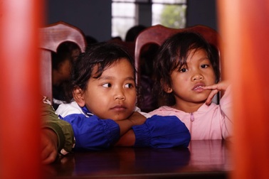 Vượt đèo mang "Trăng Rằm" đến với trẻ em miền núi