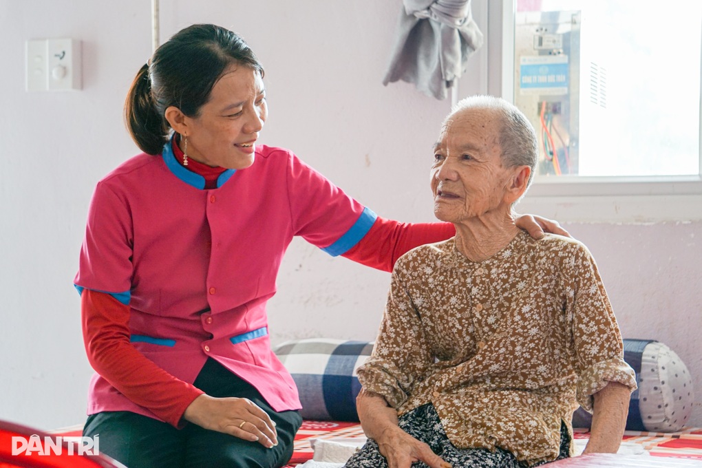 Người con của thương binh thành “con gái” chung của hàng chục người có công - 2 Người con của thương binh thành “con gái” chung của hàng chục người có công - 2