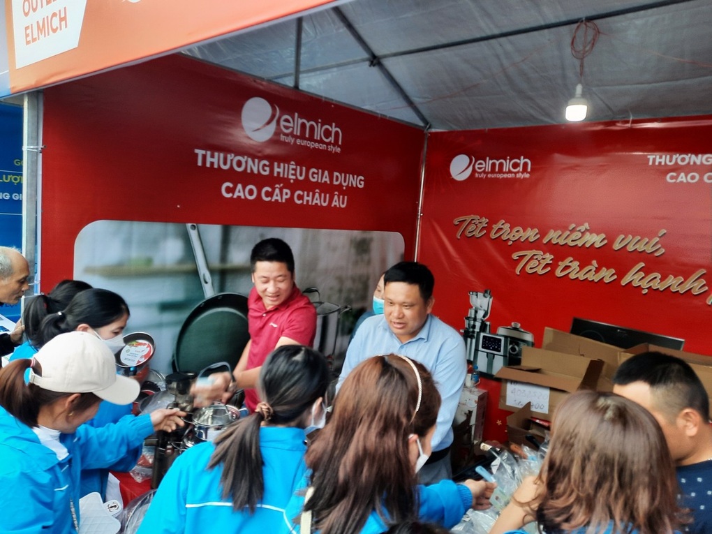 Elmich mang niềm vui đến nhiều gia đình tại Hội chợ Tết Công đoàn 2023 - 4 Elmich mang niềm vui đến nhiều gia đình tại Hội chợ Tết Công đoàn 2023 - 4