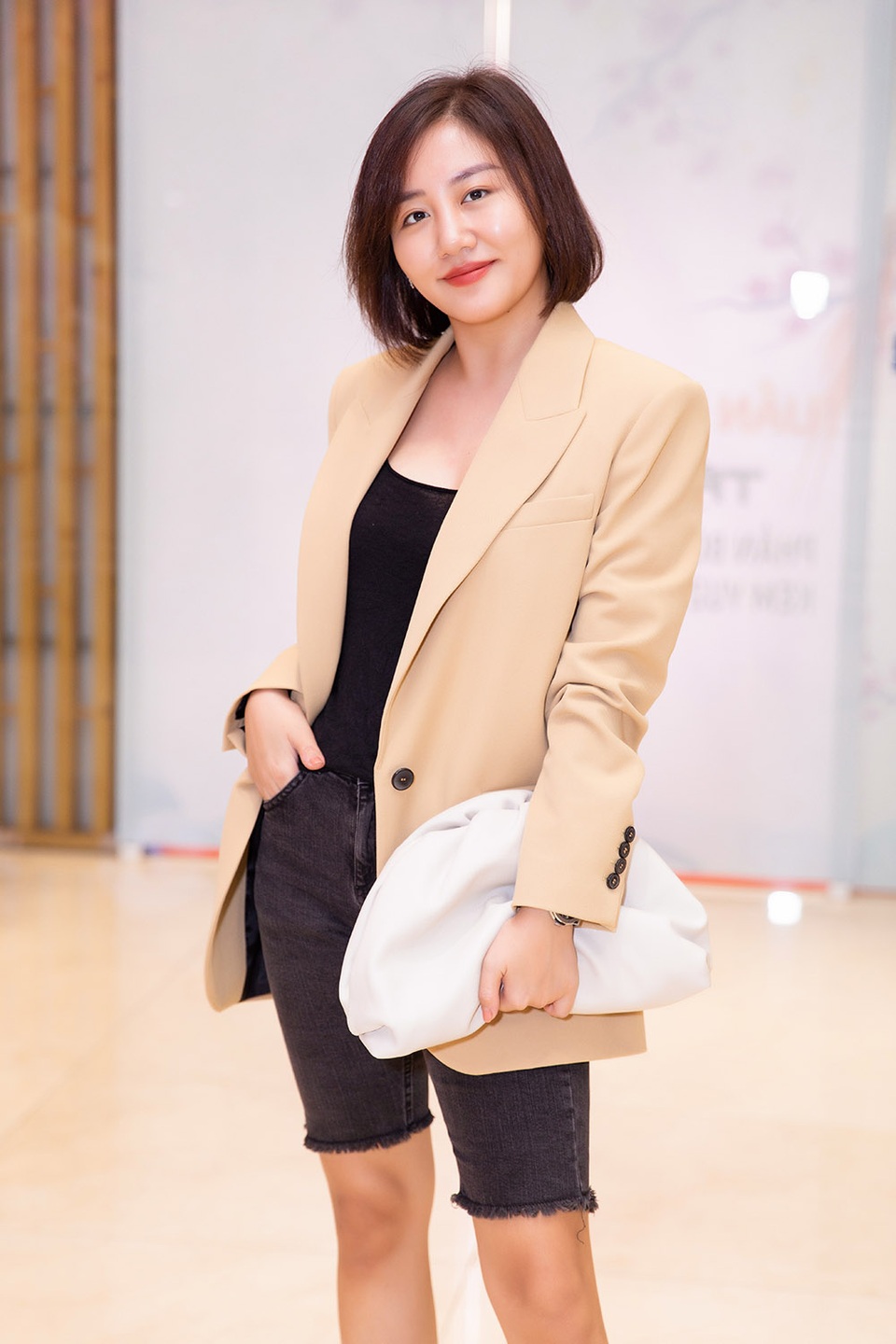 Ninh Dương Lan Ngọc né tránh khi được hỏi về Chi Dân - 11 Ninh Dương Lan Ngọc né tránh khi được hỏi về Chi Dân - 11