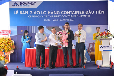 Hòa Phát xuất hàng những sản phẩm container đầu tiên