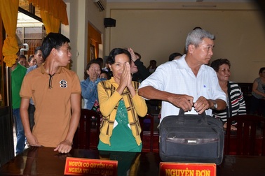 Vé số trúng độc đắc biến thành giả: Người trúng số thắng kiện