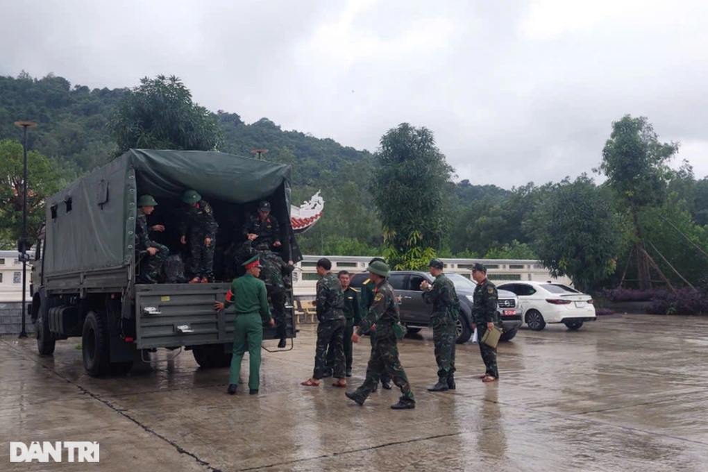 Vụ máy bay quân sự rơi ở Bình Định: Người dân nghe tiếng nổ lớn - 2 Vụ máy bay quân sự rơi ở Bình Định: Người dân nghe tiếng nổ lớn - 2