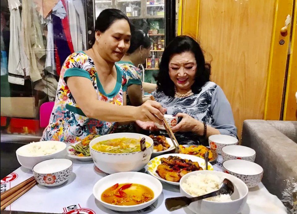 Bữa cơm hội ngộ của NSND Kim Cương và con gái nuôi sau 45 năm thất lạc - 3 Bữa cơm hội ngộ của NSND Kim Cương và con gái nuôi sau 45 năm thất lạc - 3