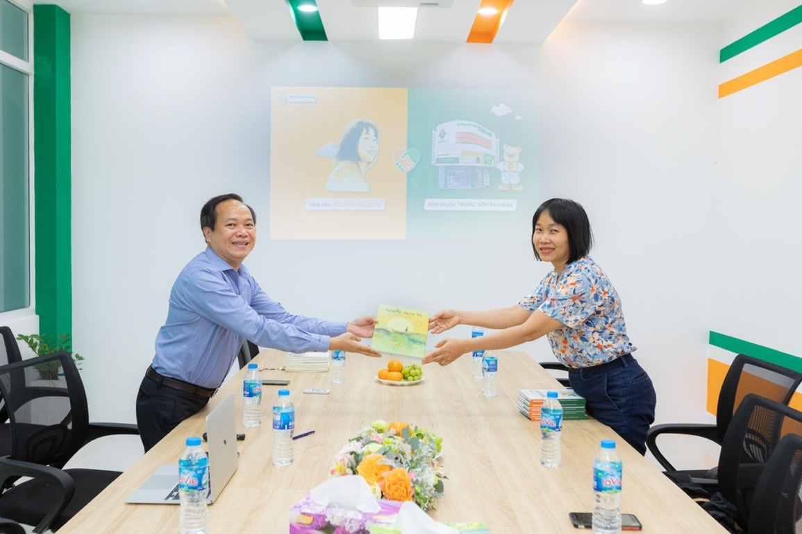 Nhà văn Nguyễn Ngọc Tư cùng chuỗi nhà thuốc lớn phủ xanh miền Tây - 4 Nhà văn Nguyễn Ngọc Tư cùng chuỗi nhà thuốc lớn phủ xanh miền Tây - 4