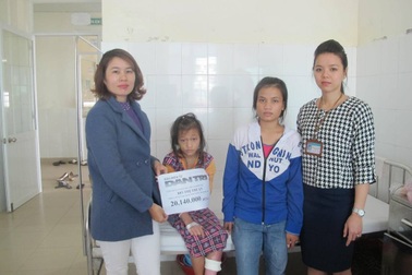 Hơn 20 triệu đồng đến với cô bé Ca Dong bị bỏng nước cơm