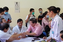 Việt kiều Mỹ nhiễm Covid-19: “Bác sĩ đã mang tôi trở về từ cõi chết”