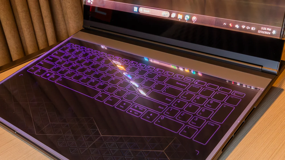 Bàn phím hoàn toàn cảm ứng và có thể sử dụng làm bàn vẽ khi cần (Ảnh: PCMag). Bàn phím hoàn toàn cảm ứng và có thể sử dụng làm bàn vẽ khi cần (Ảnh: PCMag).