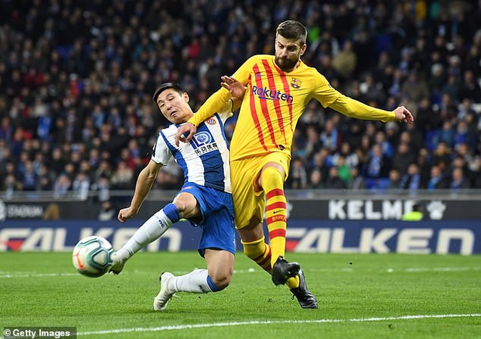 De Jong nhận thẻ đỏ, Barcelona bị Real Madrid cân bằng về điểm số - 3 De Jong nhận thẻ đỏ, Barcelona bị Real Madrid cân bằng về điểm số - 3