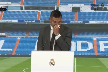 Casemiro khóc trong lễ chia tay Real Madrid