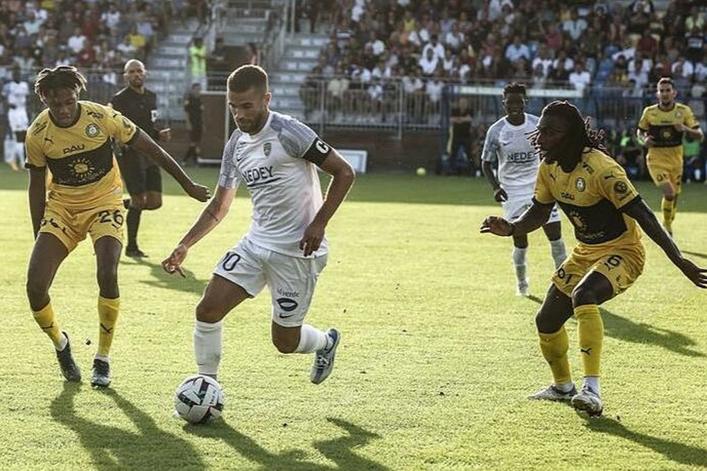 HLV Tholot thất vọng, báo giới Pháp chỉ trích Pau FC - 1 HLV Tholot thất vọng, báo giới Pháp chỉ trích Pau FC - 1