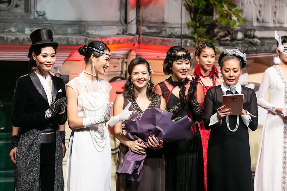 La Phạm đưa “phong cách Gatsby” lộng lẫy vào áo dài qua BST Sleep No More - 8 La Phạm đưa “phong cách Gatsby” lộng lẫy vào áo dài qua BST Sleep No More - 8