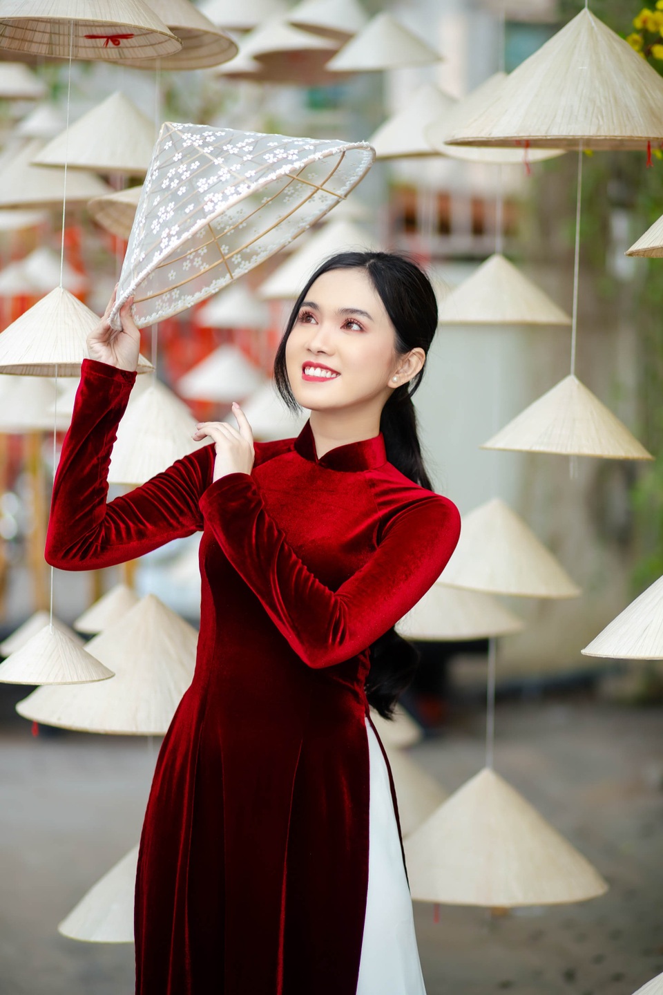 Hot girl miền Tây khoe nhan sắc ngọt ngào trong tà áo dài đón Tết - 12 Hot girl miền Tây khoe nhan sắc ngọt ngào trong tà áo dài đón Tết - 12