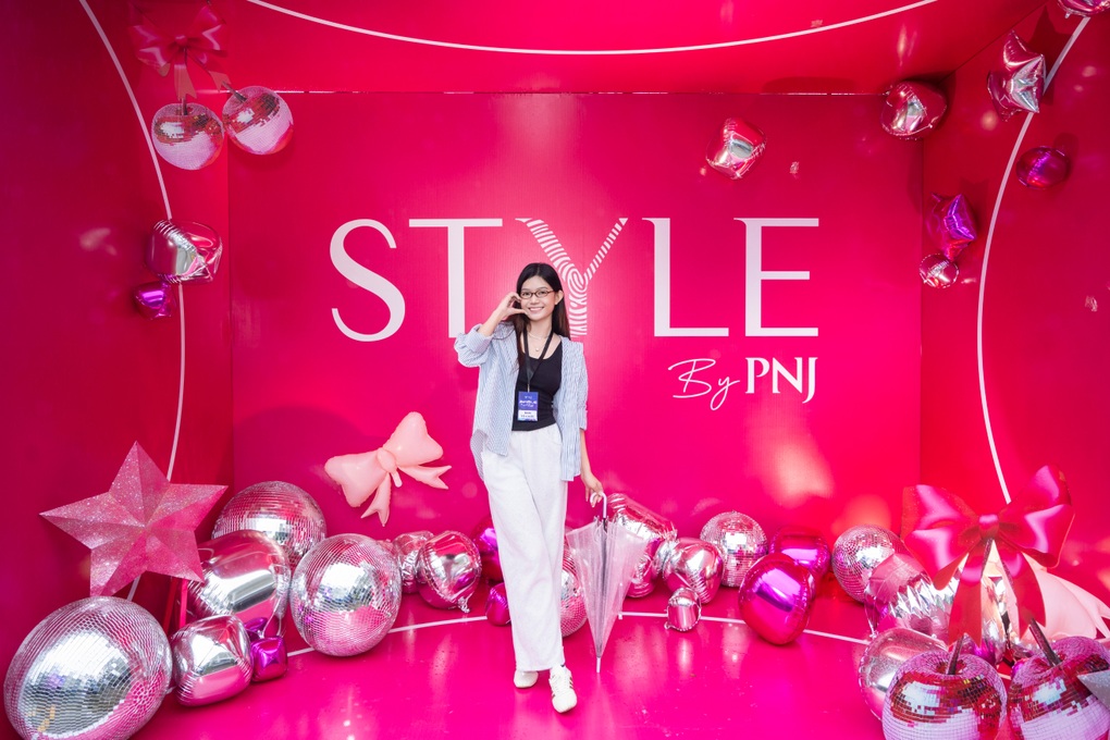 Đêm nhạc thời trang Single with STYLE 2025 thu hút hàng nghìn bạn trẻ - 1 Đêm nhạc thời trang Single with STYLE 2025 thu hút hàng nghìn bạn trẻ - 1