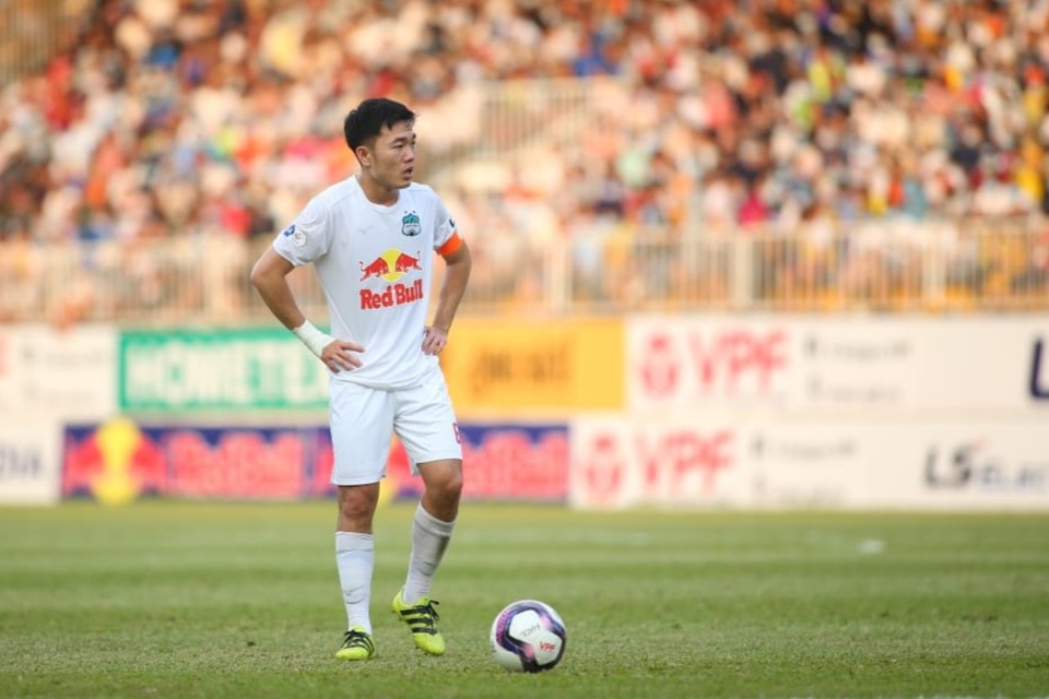 HA Gia Lai 3-0 TPHCM: Lee Nguyễn mờ nhạt, Công Phượng tiếp tục rực rỡ - 15 HA Gia Lai 3-0 TPHCM: Lee Nguyễn mờ nhạt, Công Phượng tiếp tục rực rỡ - 15