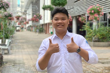 Bố khiếm thính, mẹ nông dân, nam sinh giành giải học sinh giỏi quốc gia