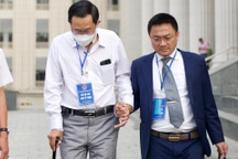 Cựu Thứ trưởng gọi điện từ bệnh viện xin giảm án, sợ "chết vẫn mang tội"