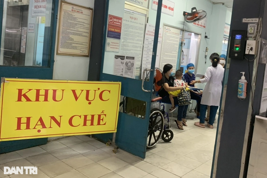 Vụ sập nhà 4 tầng, vùi lấp nhiều người: Nạn nhân dập tim, đa chấn thương - 2 Vụ sập nhà 4 tầng, vùi lấp nhiều người: Nạn nhân dập tim, đa chấn thương - 2