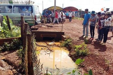 Người đàn ông chết dưới cống nước