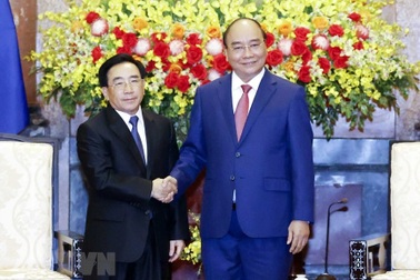 Chủ tịch nước Nguyễn Xuân Phúc tiếp Thủ tướng Lào Phankham Viphavanh