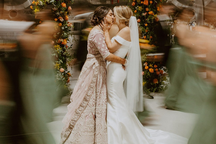 Đám cưới đặc biệt của hai nữ tiếp viên hàng không gây "sốt" mạng