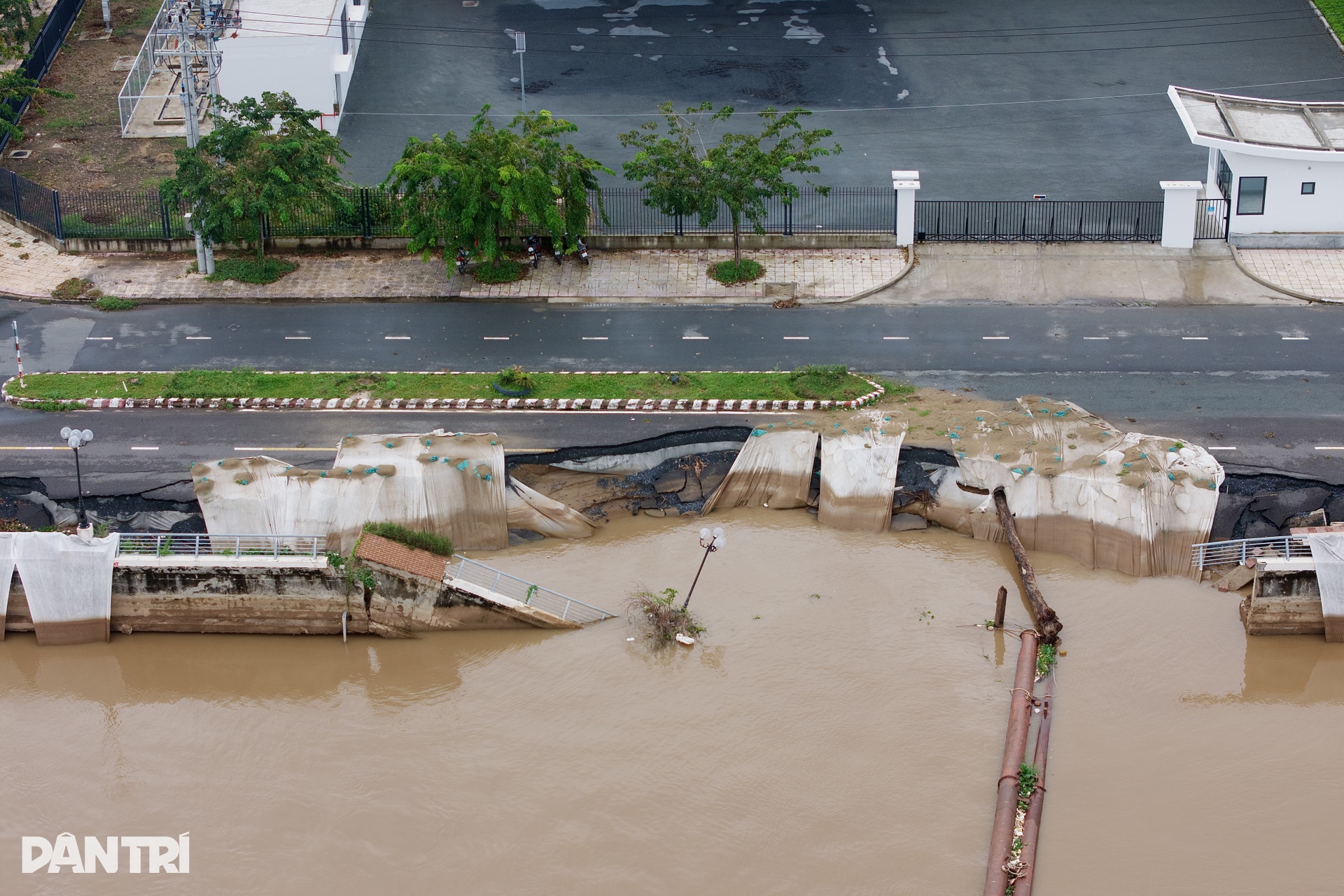 500m bờ kè miền Tây sạt lở xuống sông Tiền - 3 500m bờ kè miền Tây sạt lở xuống sông Tiền - 3