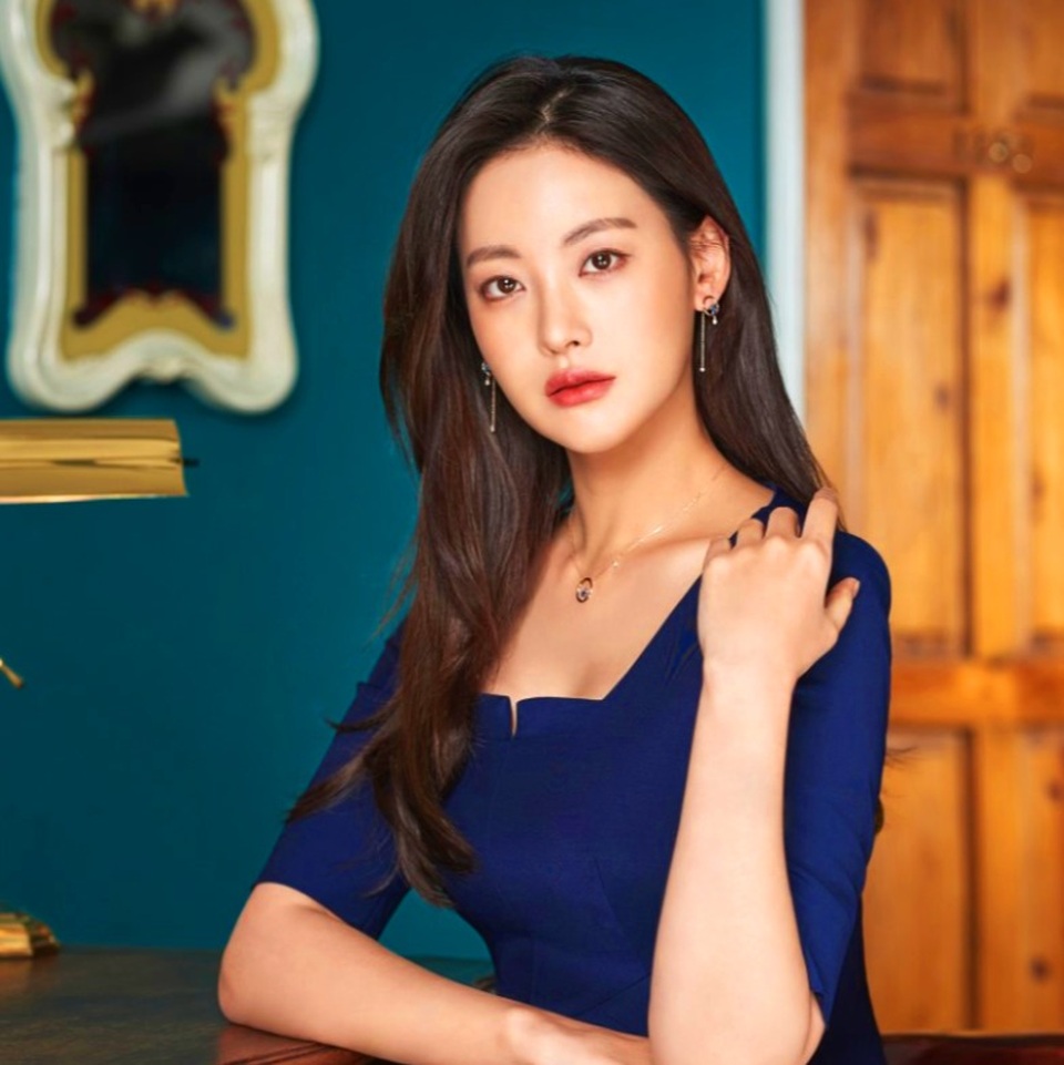Hé lộ danh tính bạn gái “tin đồn” nóng bỏng của Hyun Bin - 2 Hé lộ danh tính bạn gái “tin đồn” nóng bỏng của Hyun Bin - 2