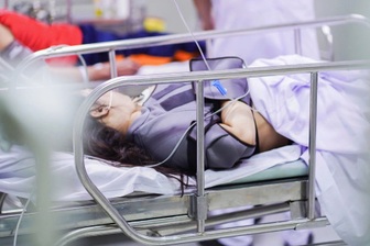 2 cô gái nhảy từ tầng 3 để thoát khỏi đám cháy khiến 4 người chết ở TPHCM