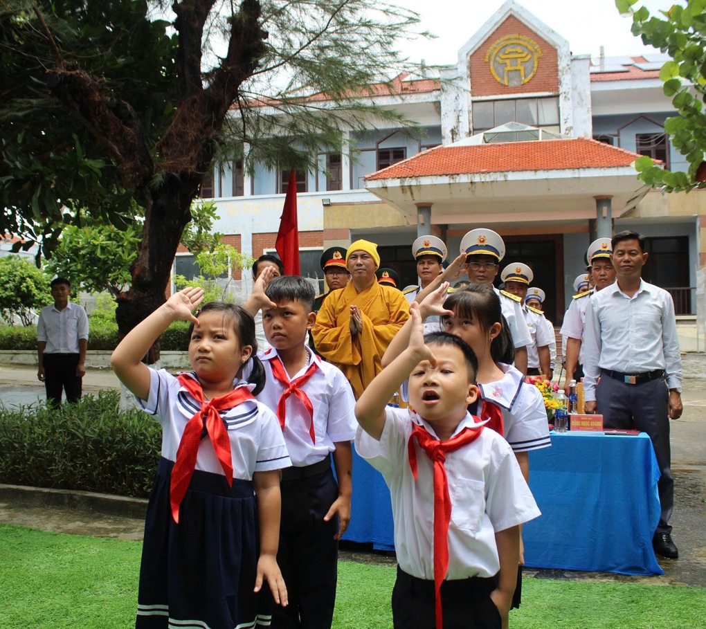 Tiếng trống năm học mới ngân vang trên quần đảo Trường Sa - 3 Tiếng trống năm học mới ngân vang trên quần đảo Trường Sa - 3