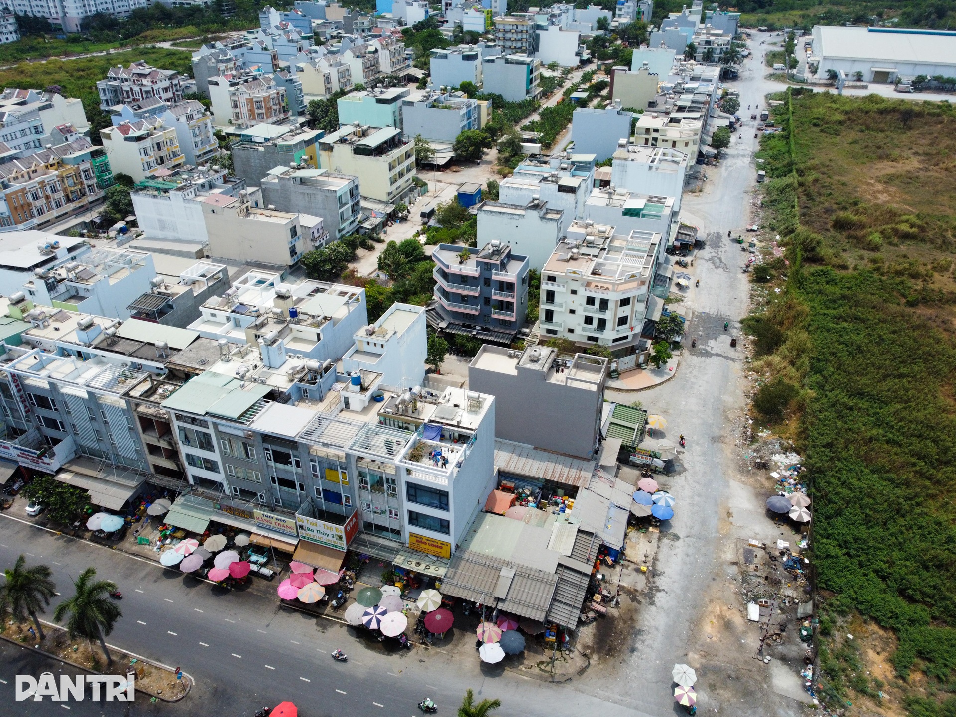 Người dân than trời vì con đường hơn 20 năm chưa từng trải nhựa - 3 Người dân than trời vì con đường hơn 20 năm chưa từng trải nhựa - 3