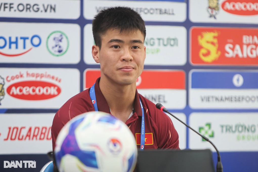 HLV Kim Sang Sik: Campuchia tiến bộ nhanh, nhưng tuyển Việt Nam sẽ thắng - 3 HLV Kim Sang Sik: Campuchia tiến bộ nhanh, nhưng tuyển Việt Nam sẽ thắng - 3