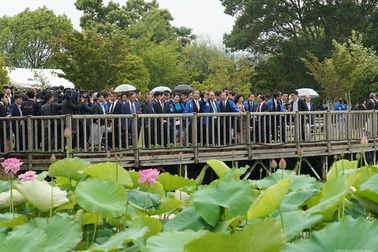 Thủ tướng mượn ca dao về hoa sen để nói tình thân sâu sắc Việt - Nhật