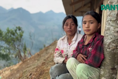 Mơ ước được đến trường của cô bé nghèo sống trên đỉnh núi cao chót vót