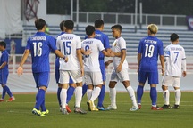 Thắng khó nhọc Lào, HLV Nishino lo lắng khi gặp U22 Việt Nam