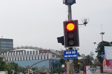 Nghệ An: Sẽ cải tạo cụm tín hiệu giao thông nơi "đèn đỏ được đi thẳng"