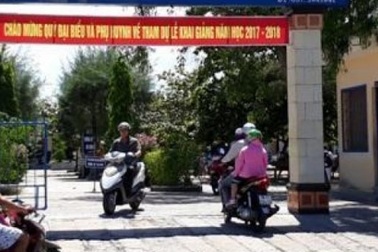 Chuyện lạ ở Phú Yên: Cấm nam sinh tiểu học mặc quần soóc đến trường