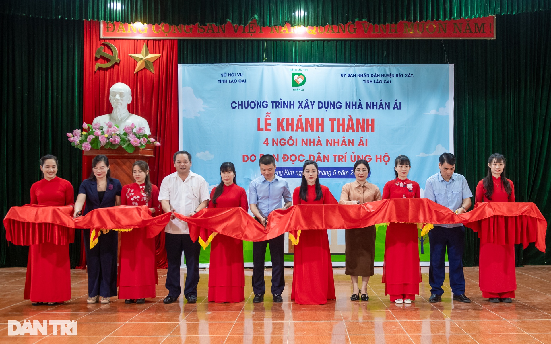 Báo Dân trí khánh thành 4 nhà Nhân ái nơi biên cương xa xôi - 5