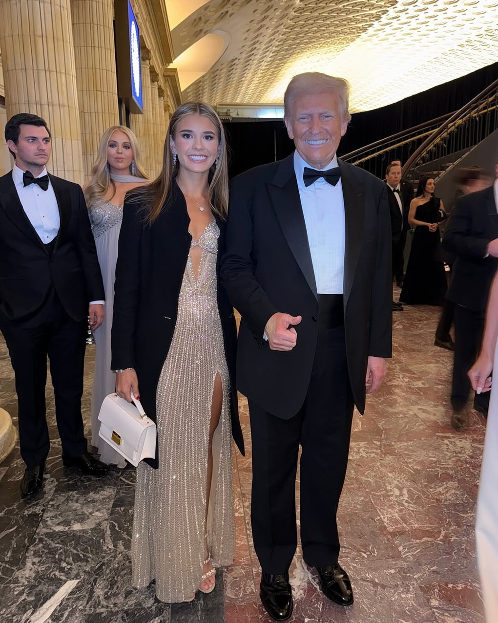 Cháu gái Tổng thống Trump 18 tuổi đã là triệu phú USD nhờ tài năng đặc biệt - 1 Cháu gái Tổng thống Trump 18 tuổi đã là triệu phú USD nhờ tài năng đặc biệt - 1