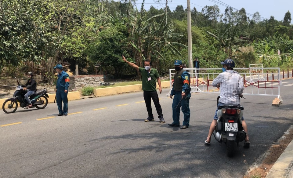 Đà Nẵng lập chốt ngăn du khách tụ tập ở bán đảo Sơn Trà - 1 Đà Nẵng lập chốt ngăn du khách tụ tập ở bán đảo Sơn Trà - 1