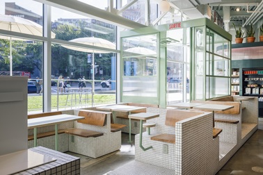 Thiết kế độc lạ giúp quán cà phê "hút" khách và tiết kiệm điện năng