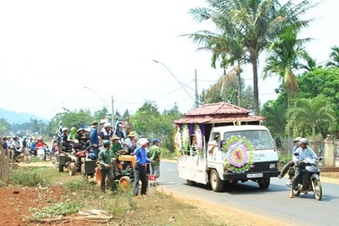 Nghi vấn con trai giết cha ruột rồi tự sát