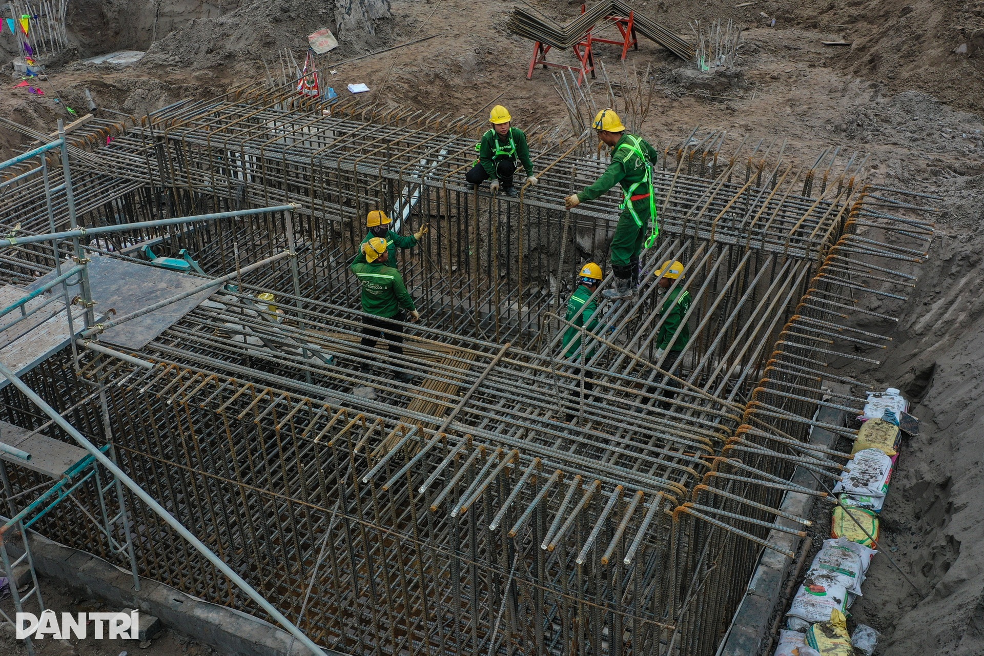 Toàn cảnh đại công trường xây nhà hát Opera Hà Nội bên hồ Tây - 12