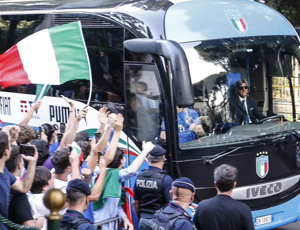 Biển người chào đón đội tuyển Italia về nước sau chức vô địch Euro 2020 - 2 Biển người chào đón đội tuyển Italia về nước sau chức vô địch Euro 2020 - 2